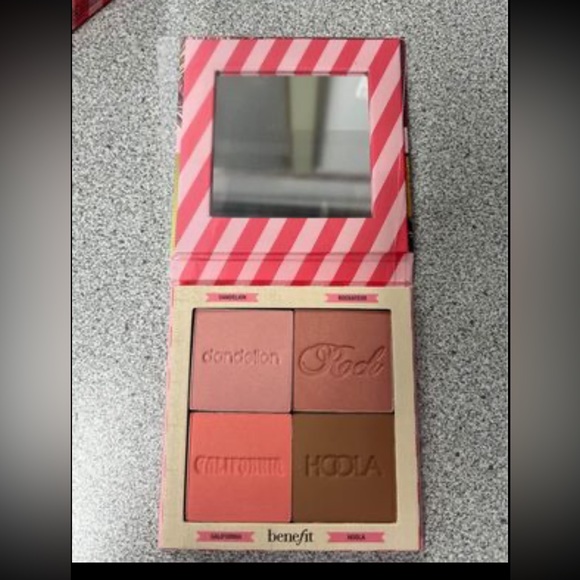 Benefit Other - New Benefit Hoola "World O Blushes" Blush Palette